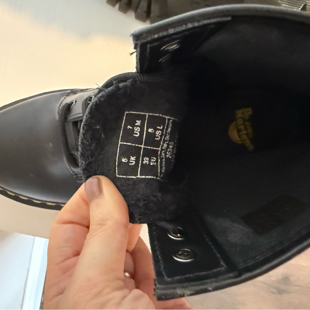 Dr. Martens Black Leather Boots Brand New Never Worn Size 7 - Picture 8 of 8